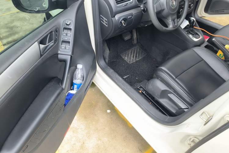 Used Volkswagen Golf 2012 1.6L Automatic Fashion Model Driver Seat
