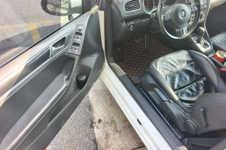 Used Volkswagen Golf 2012 1.4TSI Luxury Convertible Edition Driver Seat
