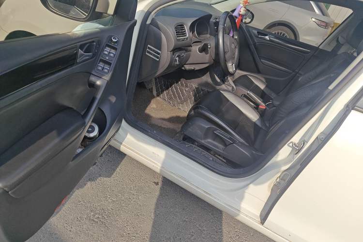 Used Volkswagen Golf 2012 1.4 TSI Automatic Comfort Edition Driver Seat