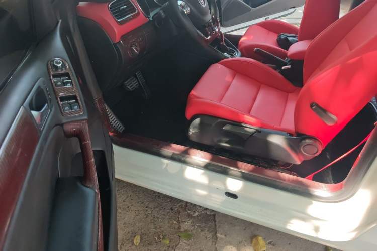 Used Volkswagen Golf 2012 1.4TSI Luxury Convertible Edition Driver Seat