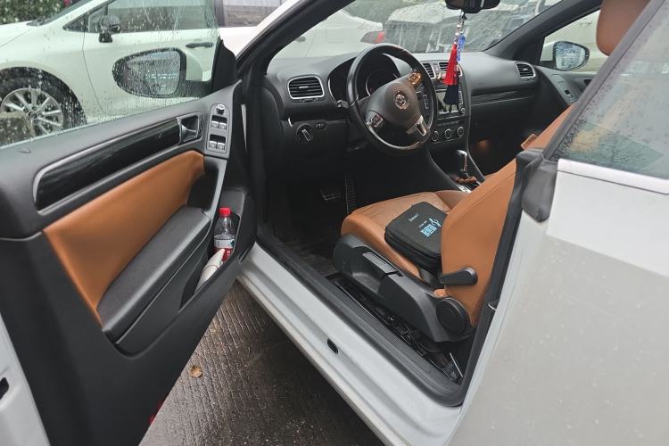 Used Volkswagen Golf 2012 1.4TSI Luxury Convertible Edition Driver Seat