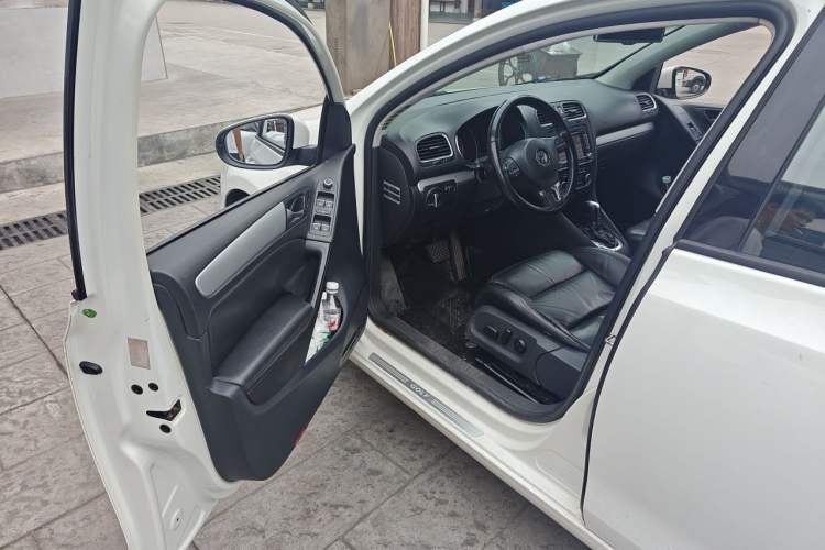Used Volkswagen Golf 2012 1.4TSI Automatic Luxury Edition Driver Seat