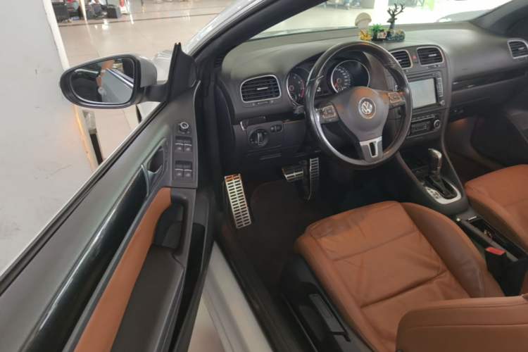 Used Volkswagen Golf 2012 1.4TSI Luxury Convertible Edition Driver Seat