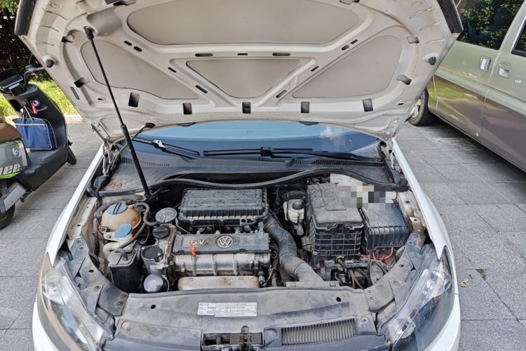 Used Volkswagen Golf 2012 1.6L Automatic Fashion Model Engine Bay