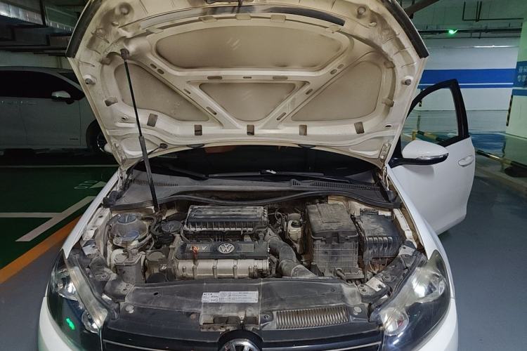 Used Volkswagen Golf 2012 1.6L Automatic Fashion Model Engine Bay