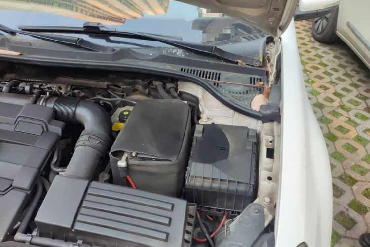 Used Volkswagen Golf 2012 1.4TSI Comfort Convertible Edition Engine Bay Left