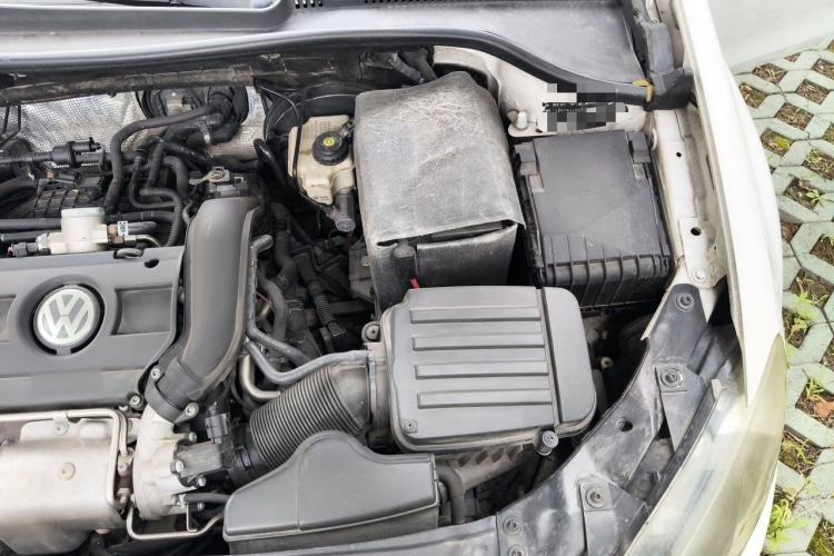 Used Volkswagen Golf 2012 1.4 TSI Manual Comfort Edition Engine Bay Left