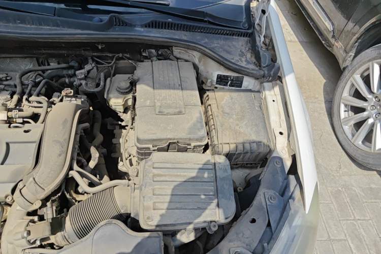 Used Volkswagen Golf 2012 1.4 TSI Automatic Comfort Edition Engine Bay Left