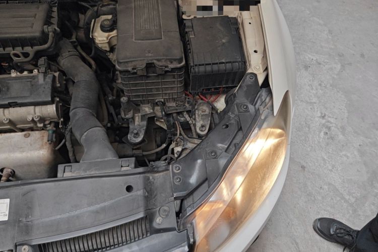 Used Volkswagen Golf 2012 1.6 Manual Comfort Edition Engine Bay Left