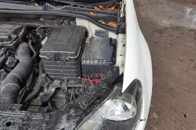 Used Volkswagen Golf 2012 1.6L Automatic Fashion Model Engine Bay Left