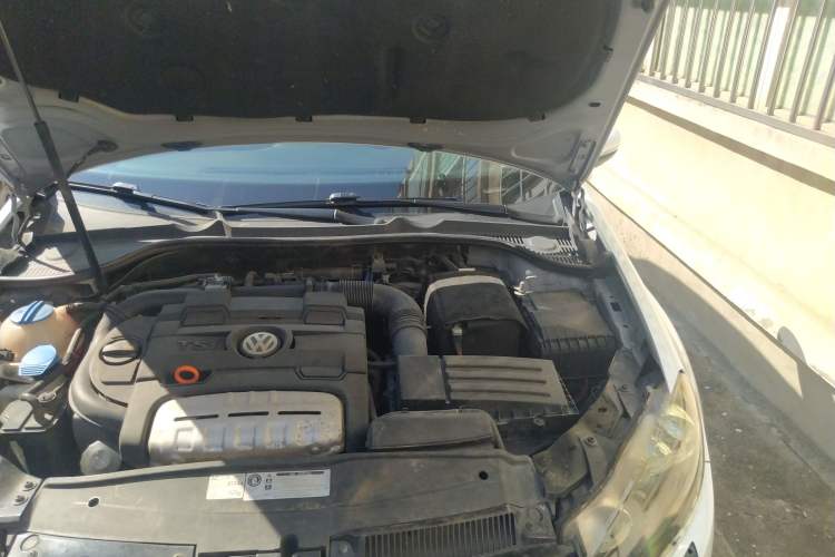 Used Volkswagen Golf 2012 1.4TSI Comfort Convertible Edition Engine Bay Left