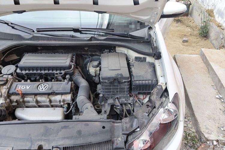 Used Volkswagen Golf 2012 1.6 Manual Comfort Edition Engine Bay Left