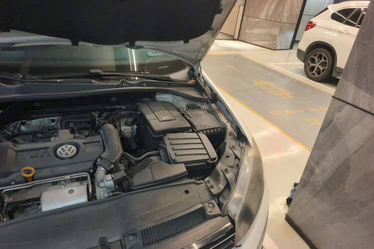 Used Volkswagen Golf 2012 1.4 TSI Automatic Comfort Edition Engine Bay Left