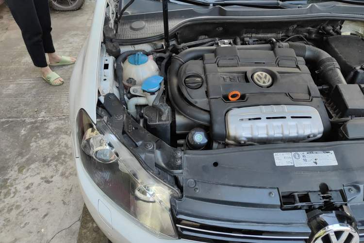 Used Volkswagen Golf 2012 1.4TSI Comfort Convertible Edition Engine Bay Right