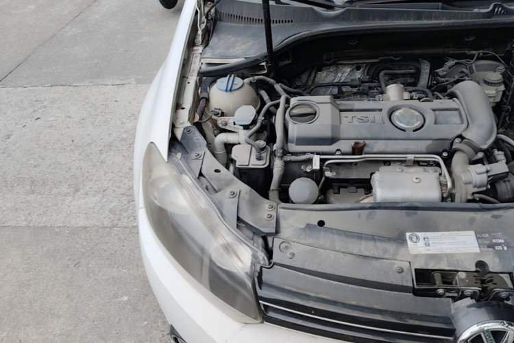 Used Volkswagen Golf 2012 1.4TSI Automatic Luxury Edition Engine Bay Right