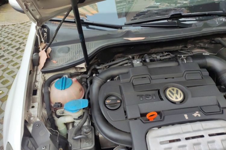 Used Volkswagen Golf 2012 1.4TSI Comfort Convertible Edition Engine Bay Right