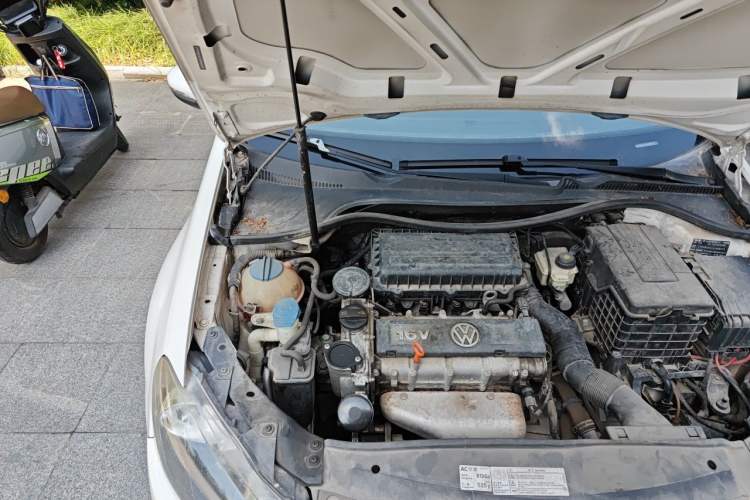 Used Volkswagen Golf 2012 1.6L Automatic Fashion Model Engine Bay Right