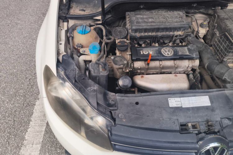 Used Volkswagen Golf 2012 1.6 Manual Comfort Edition Engine Bay Right