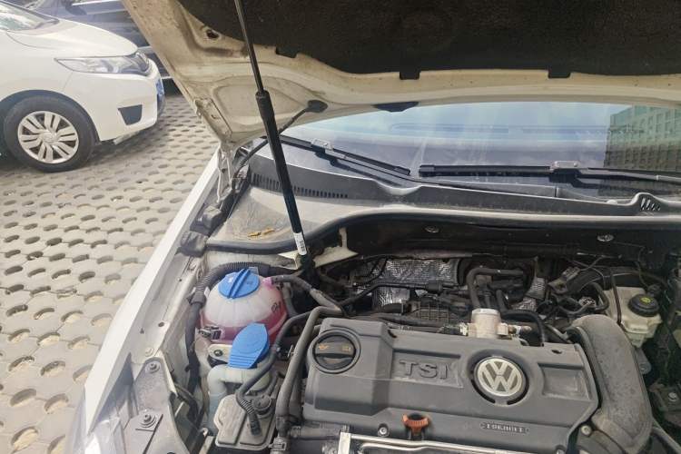 Used Volkswagen Golf 2012 1.4 TSI Automatic Comfort Edition Engine Bay Right