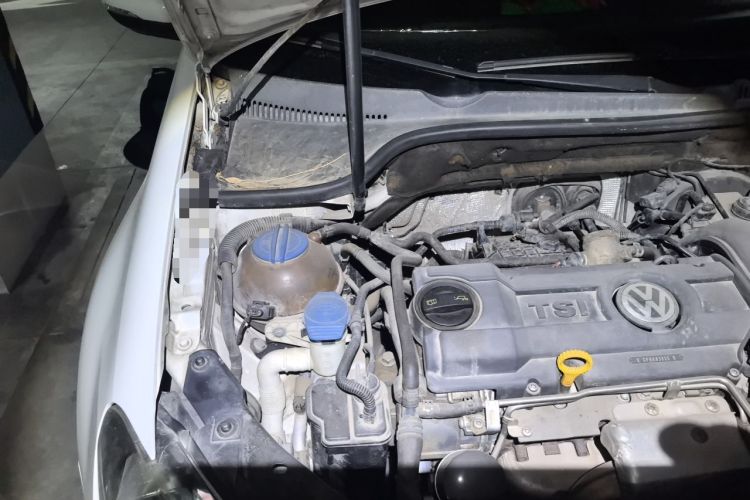 Used Volkswagen Golf 2012 1.4TSI Automatic Luxury Edition Engine Bay Right