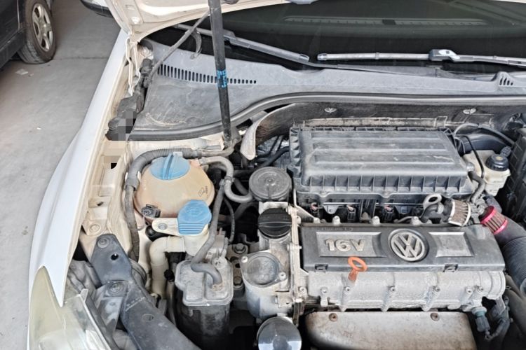 Used Volkswagen Golf 2012 1.6L Automatic Fashion Model Engine Bay Right