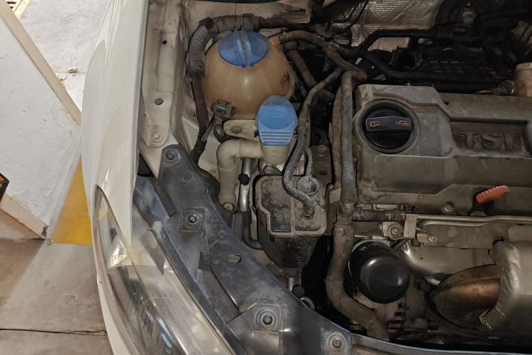 Used Volkswagen Golf 2012 1.4 TSI Automatic Comfort Edition Engine Bay Right