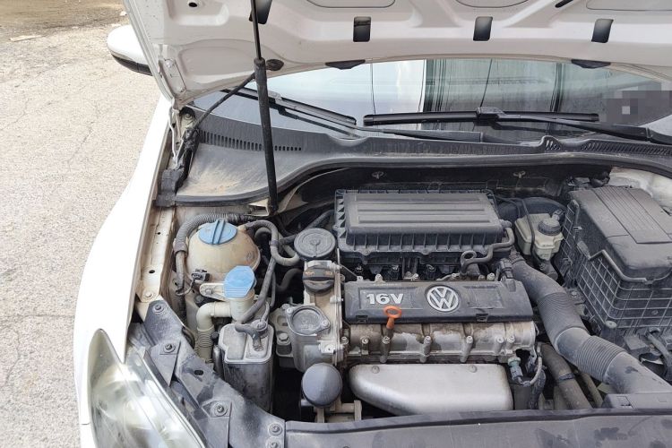 Used Volkswagen Golf 2012 1.6 Manual Comfort Edition Engine Bay Right