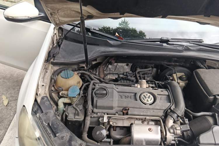 Used Volkswagen Golf 2012 1.4 TSI Manual Comfort Edition Engine Bay Right