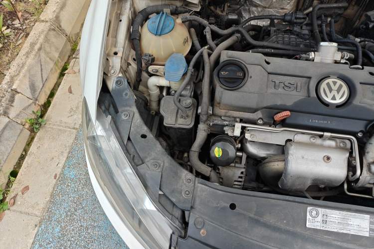 Used Volkswagen Golf 2012 1.4 TSI Automatic Comfort Edition Engine Bay Right