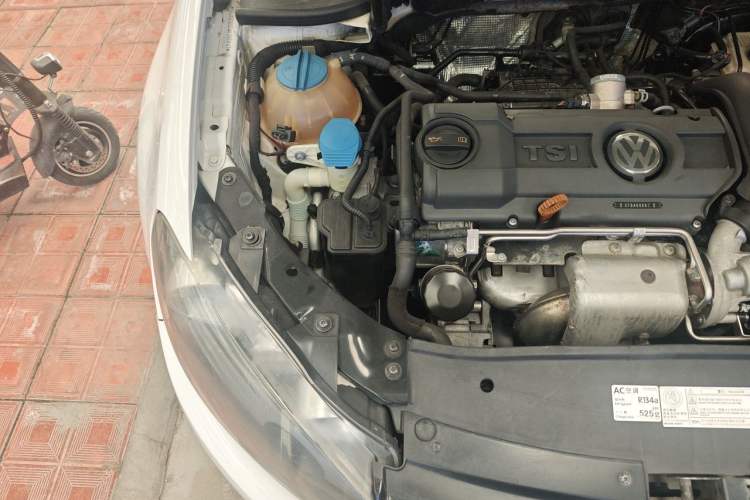 Used Volkswagen Golf 2012 1.4TSI Automatic Luxury Edition Engine Bay Right