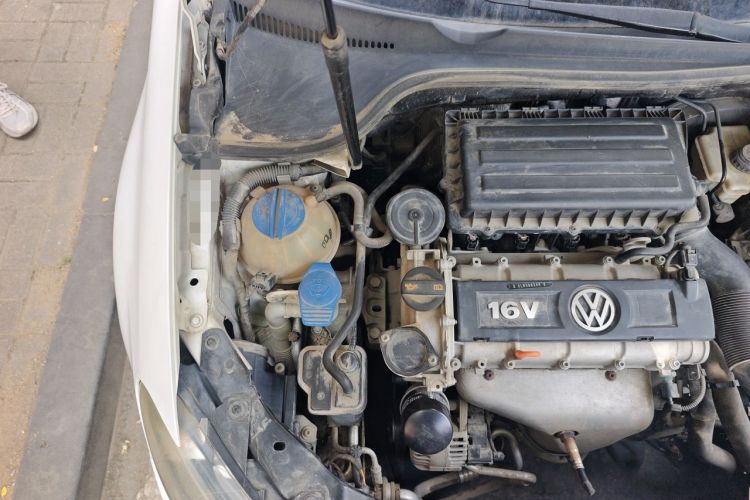 Used Volkswagen Golf 2012 1.6 Manual Comfort Edition Engine Bay Right
