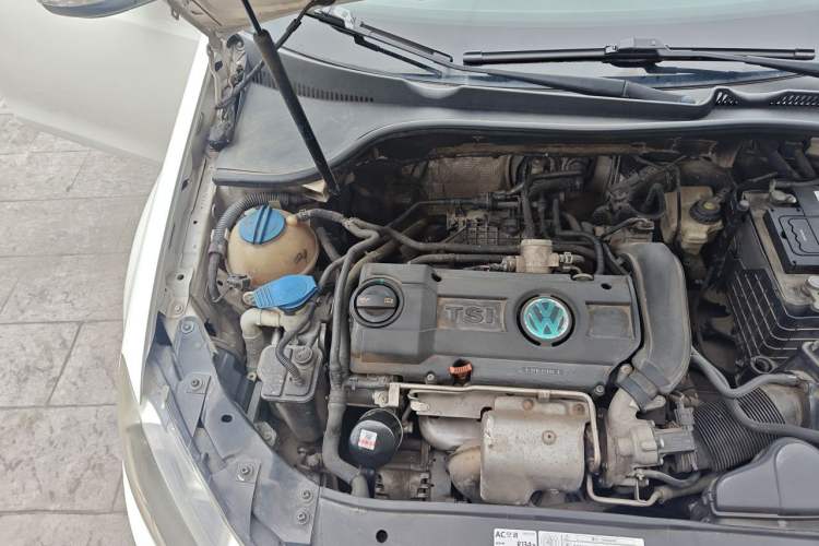 Used Volkswagen Golf 2012 1.4TSI Automatic Luxury Edition Engine Bay Right