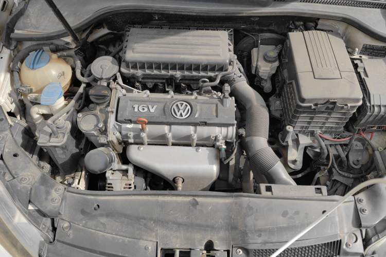 Used Volkswagen Golf 2012 1.6 Manual Comfort Edition Engine Bay