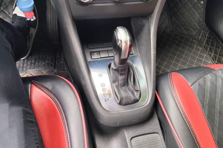 Used Volkswagen Golf 2012 1.6L Automatic Comfort Model Gear Lever