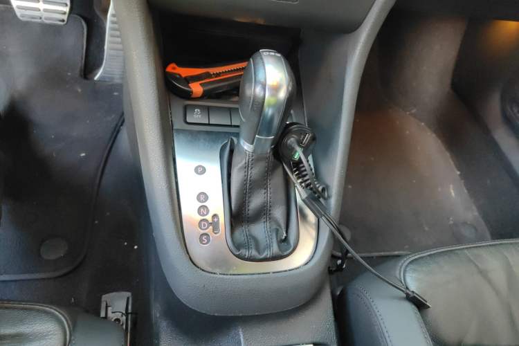 Used Volkswagen Golf 2012 1.4TSI Comfort Convertible Edition Gear Lever