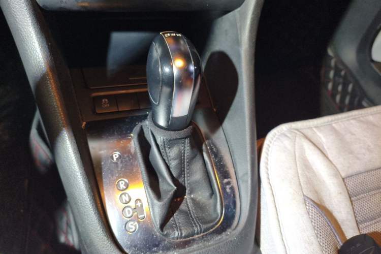 Used Volkswagen Golf 2012 1.4 TSI Automatic Comfort Edition Gear Lever