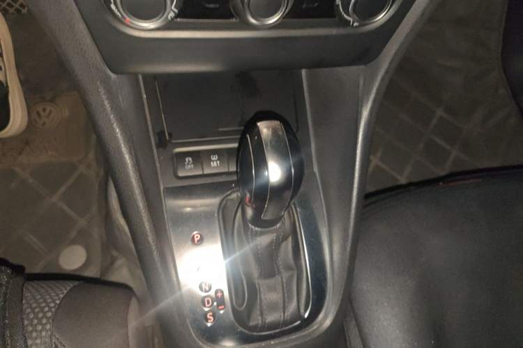 Used Volkswagen Golf 2012 1.6L Automatic Comfort Model Gear Lever