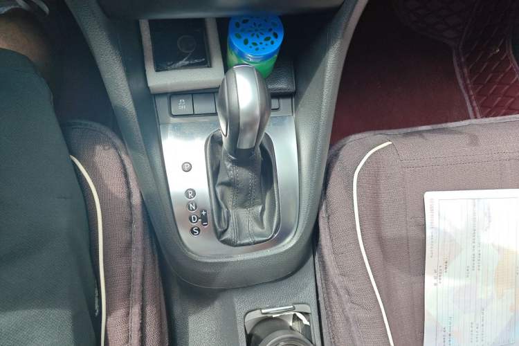 Used Volkswagen Golf 2012 1.6L Automatic Comfort Model Gear Lever