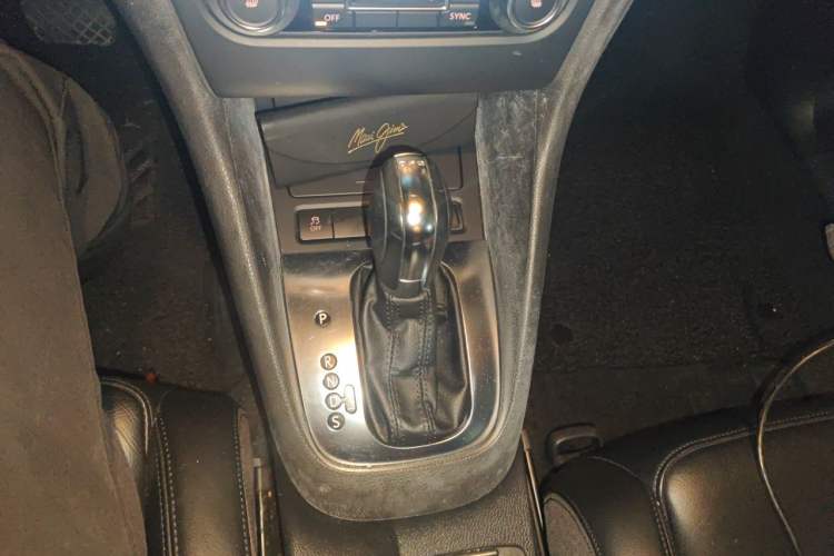 Used Volkswagen Golf 2012 1.4TSI Automatic Luxury Edition Gear Lever