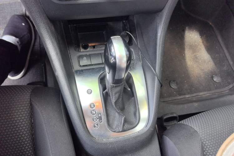 Used Volkswagen Golf 2012 1.6L Automatic Comfort Model Gear Lever