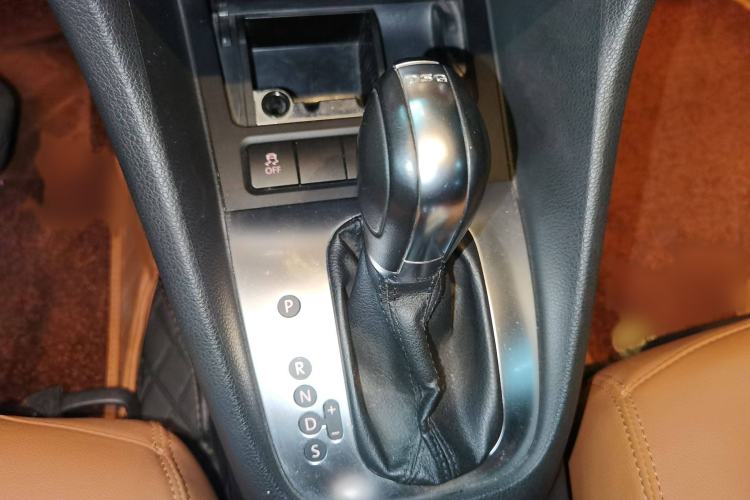 Used Volkswagen Golf 2012 1.4TSI Comfort Convertible Edition Gear Lever