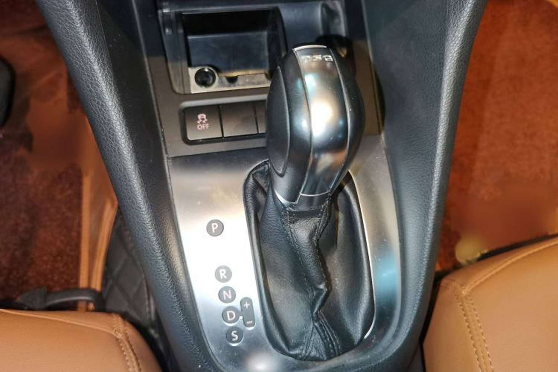 Used Volkswagen Golf 2012 1.4TSI Comfort Convertible Edition Gear Lever