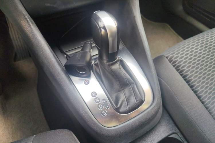 Used Volkswagen Golf 2012 1.6L Automatic Fashion Model Gear Lever