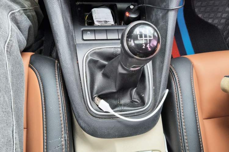 Used Volkswagen Golf 2012 1.4 TSI Manual Comfort Edition Gear Lever