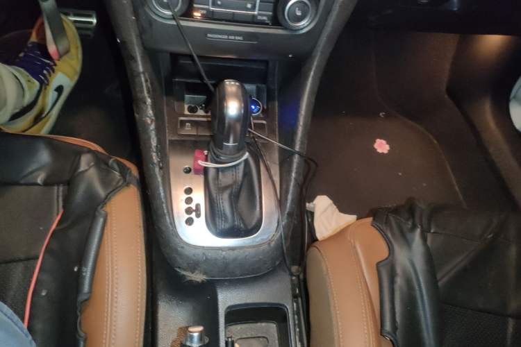 Used Volkswagen Golf 2012 1.4TSI Luxury Convertible Edition Gear Lever