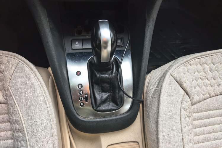 Used Volkswagen Golf 2012 1.6L Automatic Comfort Model Gear Lever