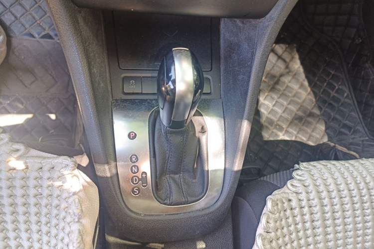 Used Volkswagen Golf 2012 1.6L Automatic Comfort Model Gear Lever