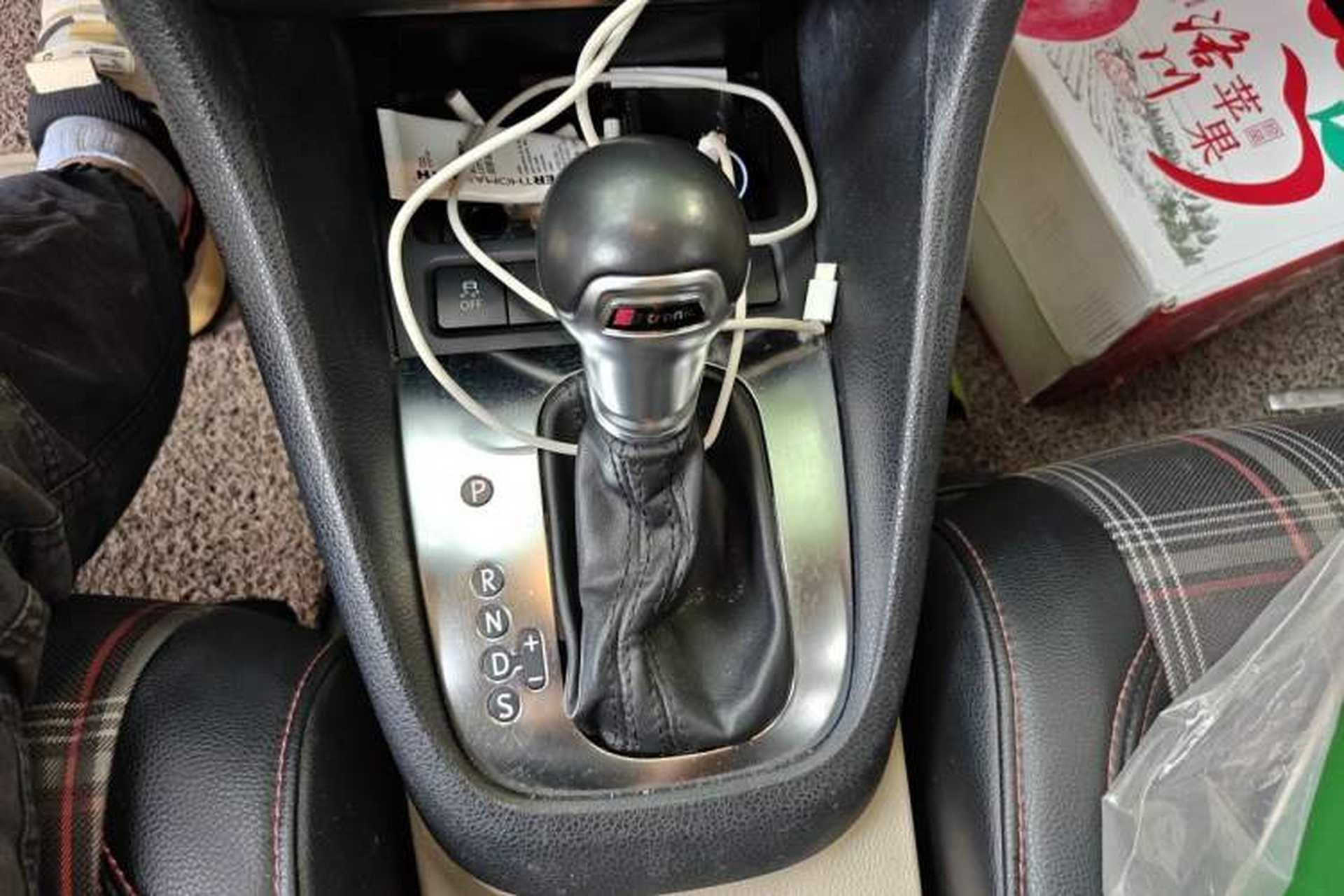 Used Volkswagen Golf 2012 1.6L Automatic Comfort Model Gear Lever