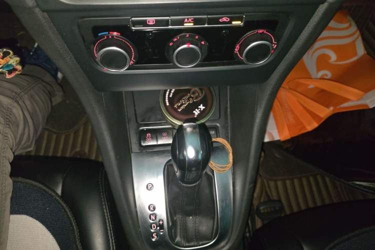 Used Volkswagen Golf 2012 1.6L Automatic Comfort Model Gear Lever