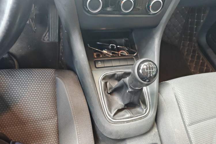 Used Volkswagen Golf 2012 1.4 TSI Manual Comfort Edition Gear Lever
